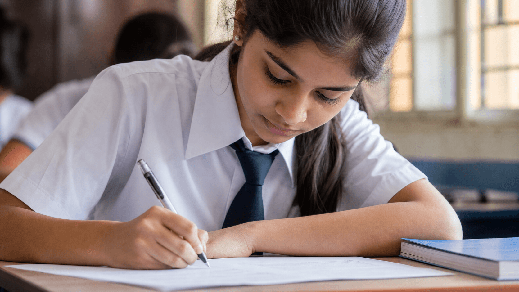 Student learning and writing answers with AI-generated study material